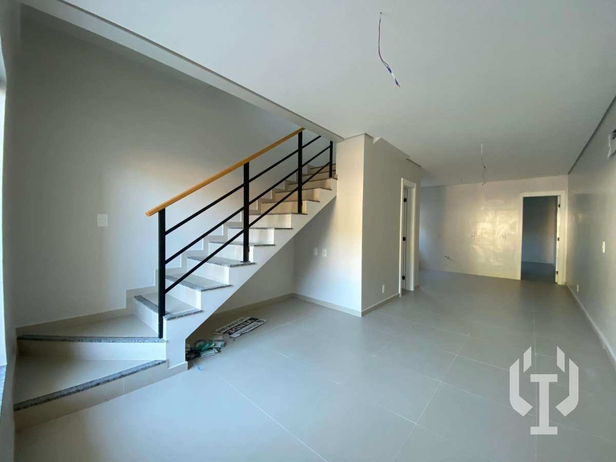 Sobrado à venda com 3 quartos, 106m² - ,