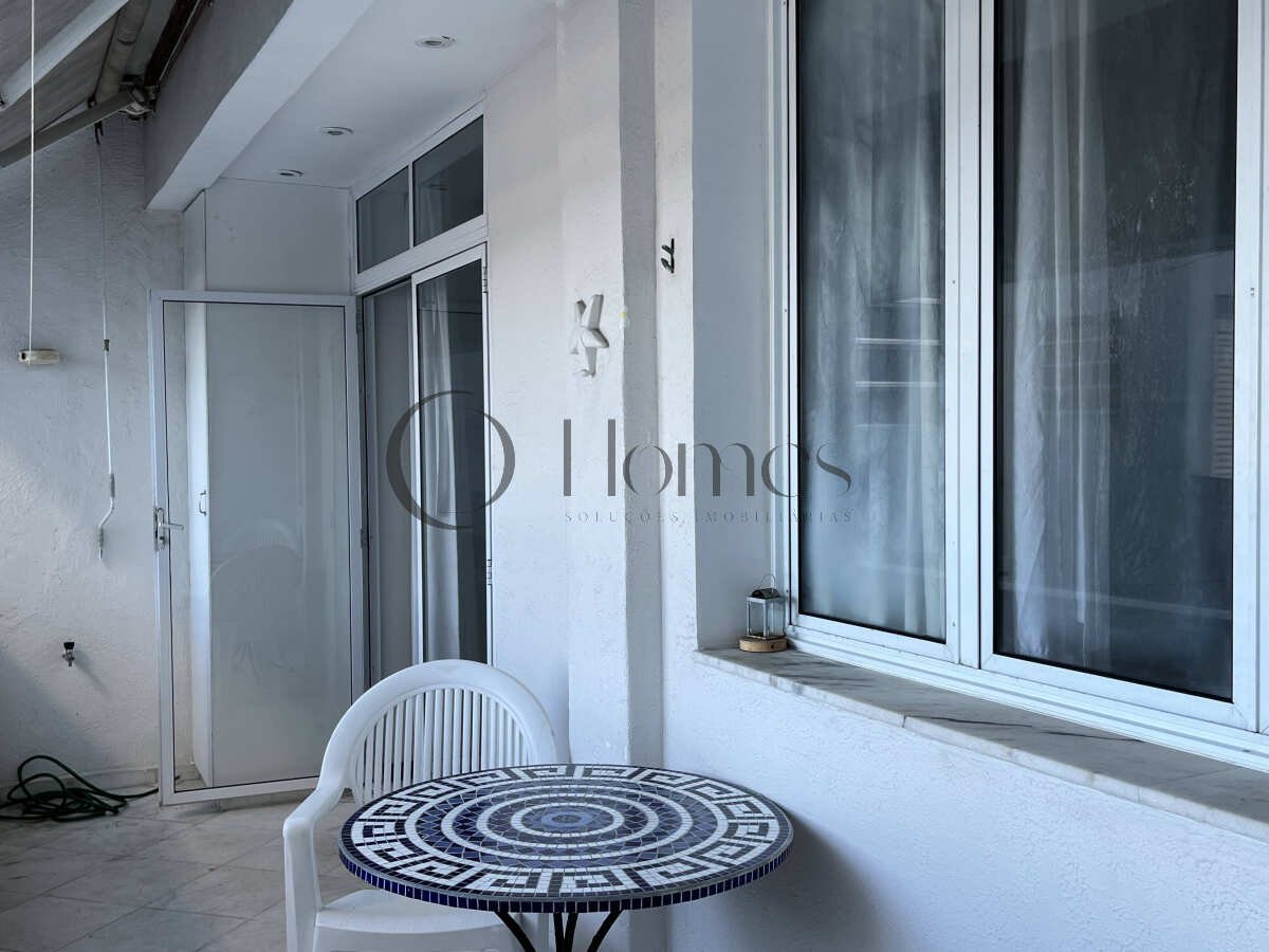  - Raridade na Av Atlântica - Amplo Apartamento 01 quarto Mobiliado com Varanda e Vista Mar