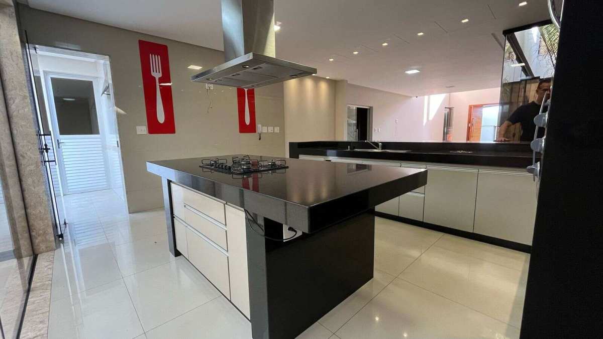 Casa à venda com 4 quartos, 450m² - Foto 4