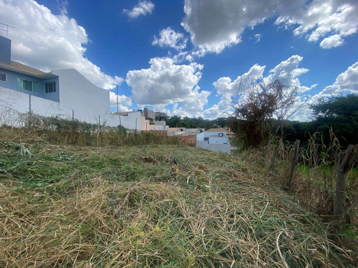 Lote à venda,Bairro Santa Marta 300m².