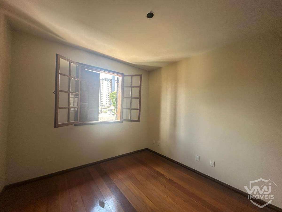 BARREIRO - CASA COMERCIAL - 04 QUARTOS - 2 SUITES - COM HABITE-SE - 360M²