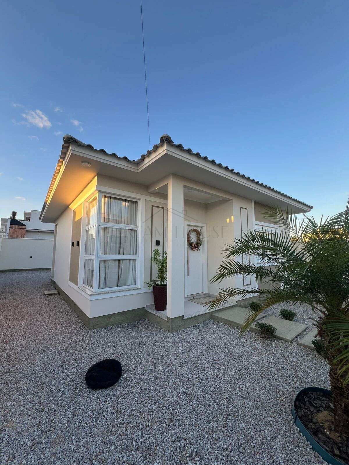 Casa Mobiliada à venda em Tijucas, Bosque da Mata, com 2 quartos, 70m² - Dream House Negócios Imobiliarios