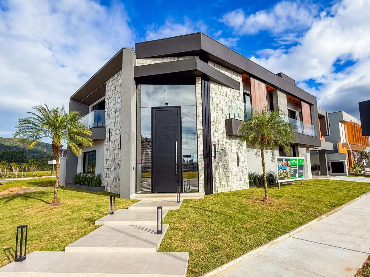 Casa à venda em Porto Belo, Jardim Dourado, com 4 quartos, 440m² - Dream House Negócios Imobiliarios