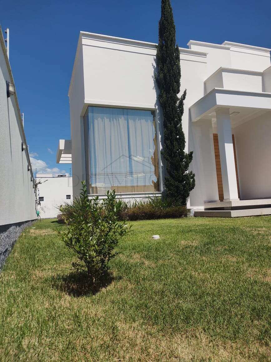 CASA ALTO PADRÃO DE ACABAMENTO - 3 DORMITÓRIOS SENDO 1 SUITE - AREIAS TIJUCAS SC - Dream House Negócios Imobiliarios