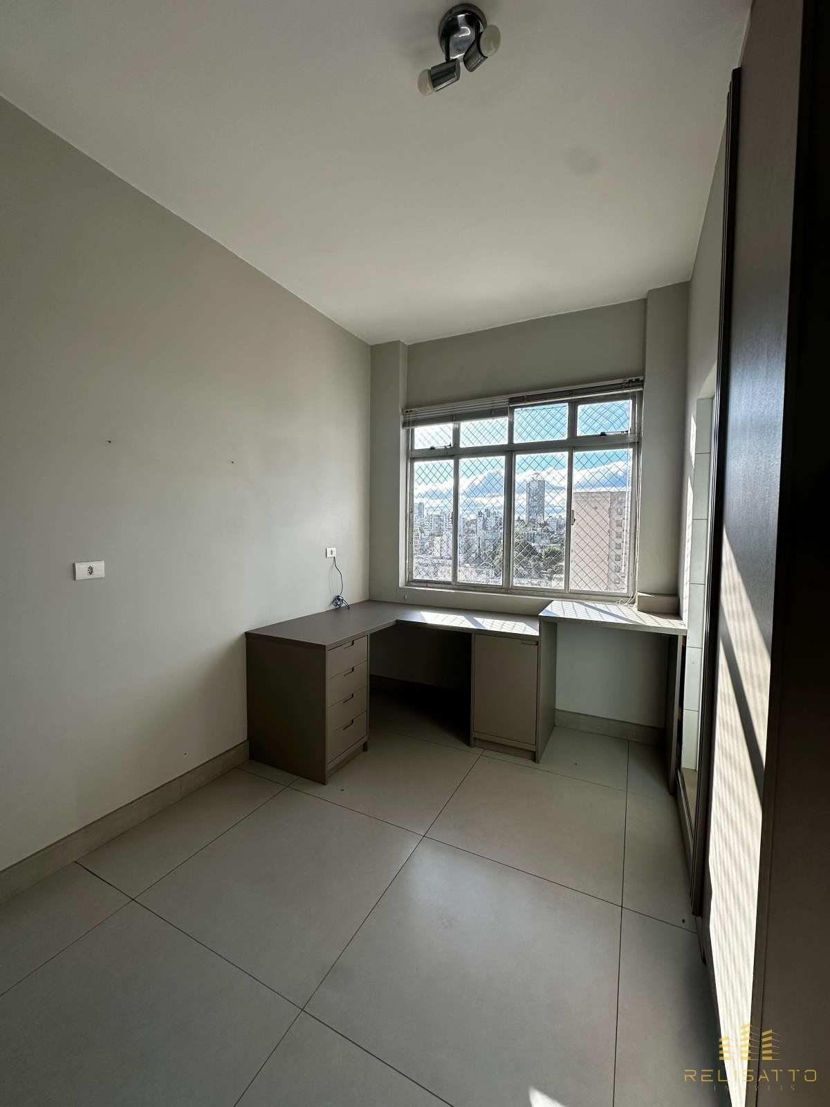 Apartamento no centro de Curitiba - Relisatto Imóveis • Gabriela Busato  Especialista em Imóveis de Médio e Alto Padrão