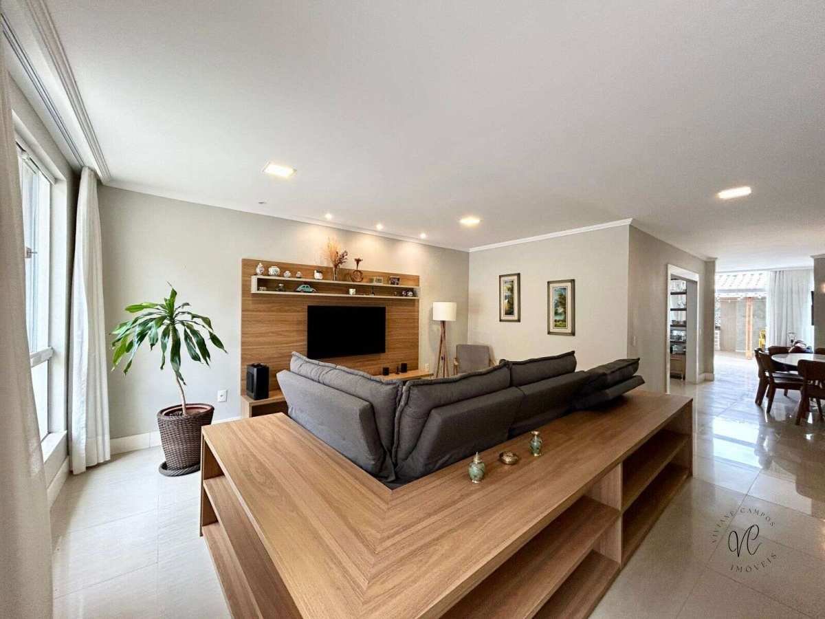 Casa 3 quartos com suíte e closet no Aeroporto