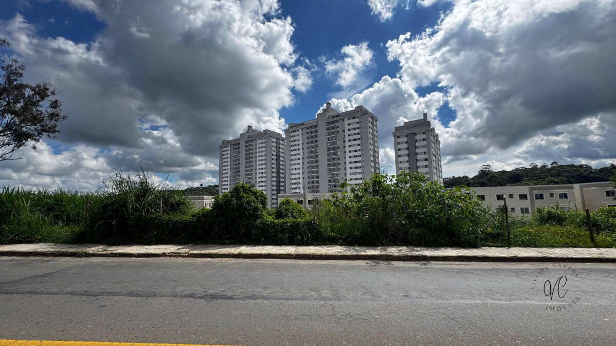Terreno com 480m2 em área comercial