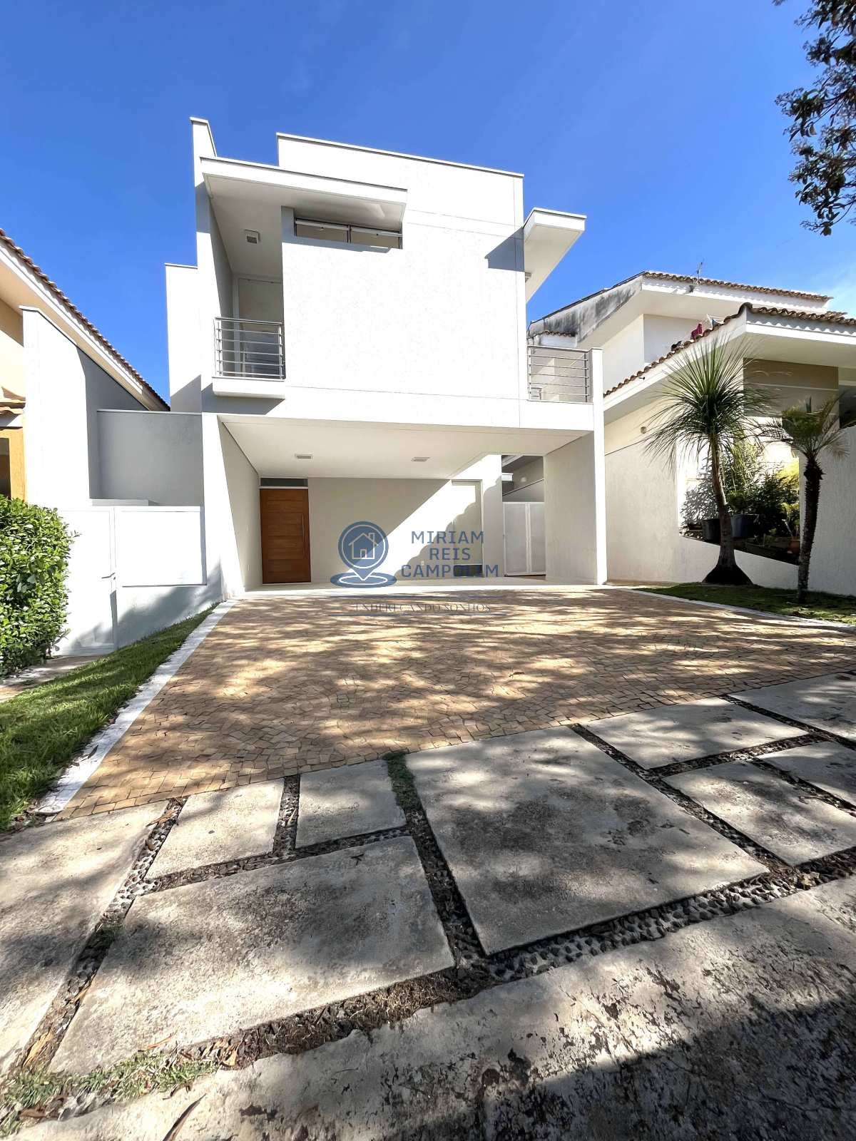 Sobrado com piscina, condominio Villa dos Inglezes - Miriam Reis Campolim   Corretora de imóveis