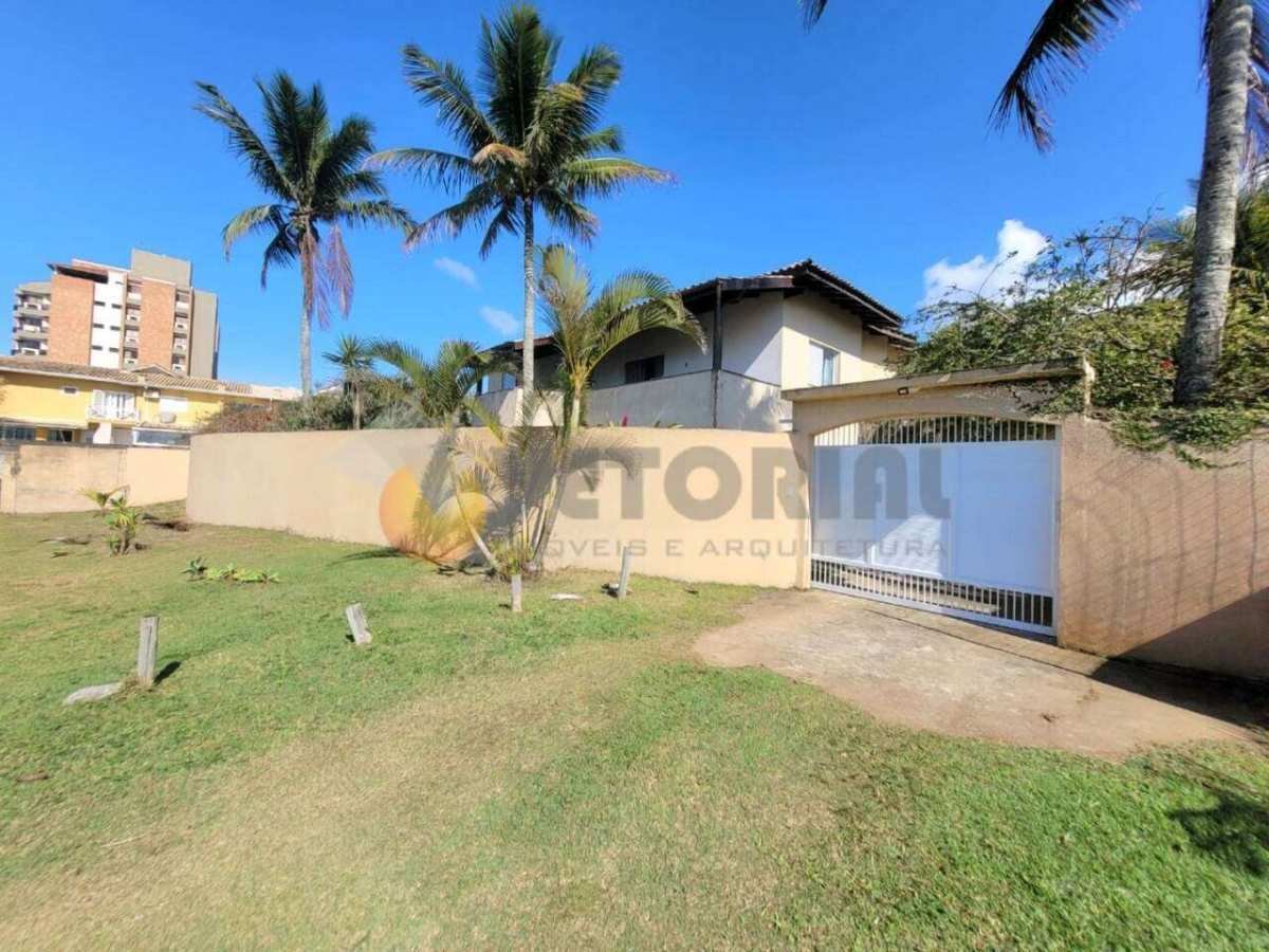 Sobrado à venda com 7 quartos, 453m² - Balneário Califórnia,Caraguatatuba