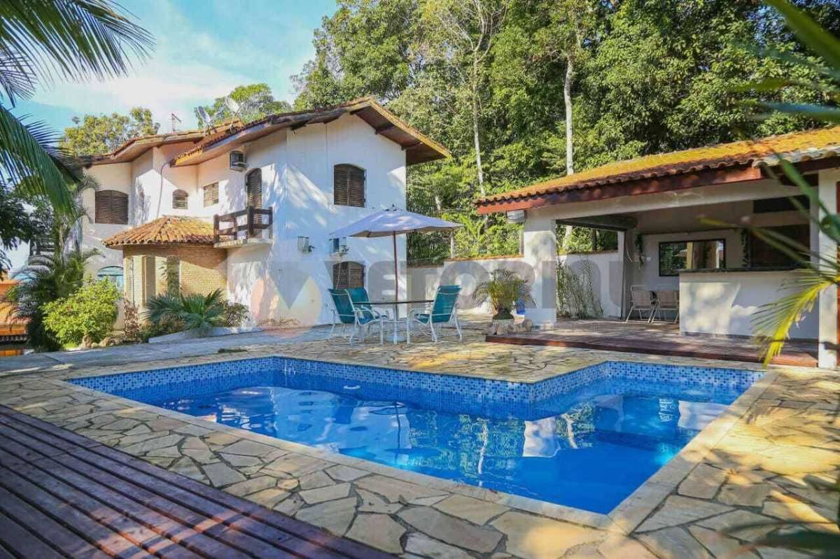  - Sobrado à venda em Caraguatatuba, Loteamento Roteiro do Sol, com 4 quartos, 255m²