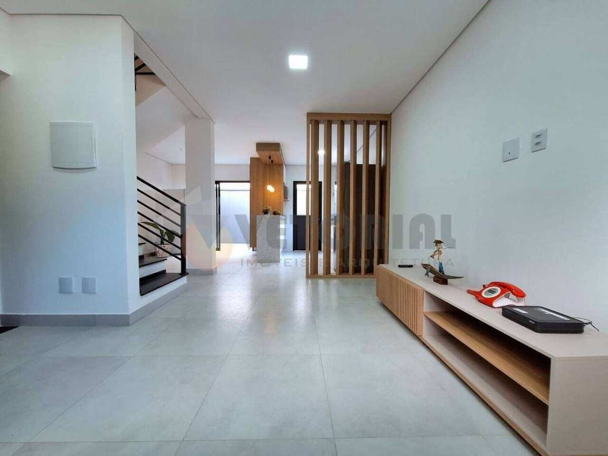 Sobrado em condomínio à venda com 3 quartos, 144m² - Balneário Copacabana,Caraguatatuba