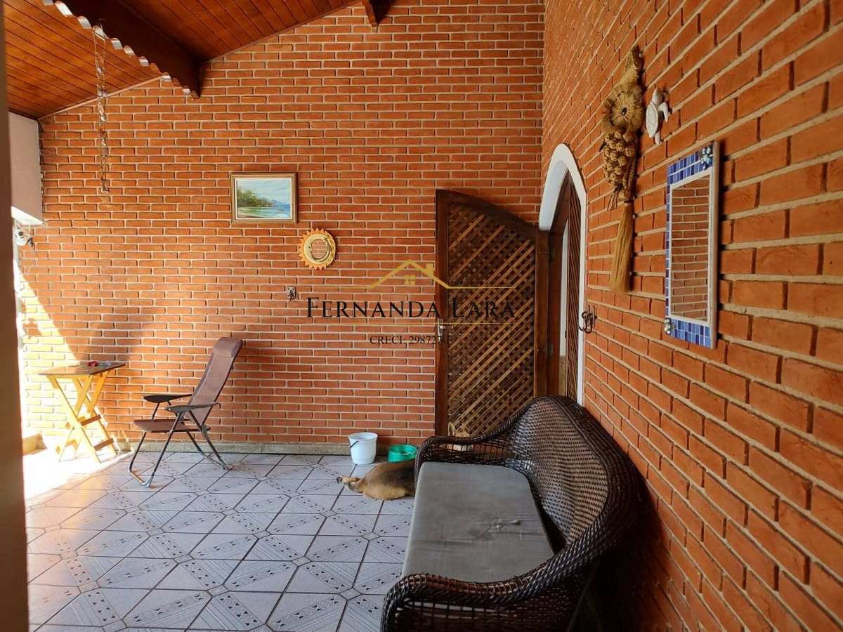 Casa à venda em Peruíbe, Belmira Novaes, com 4 quartos, 200m² - Fernanda Lara Corretora