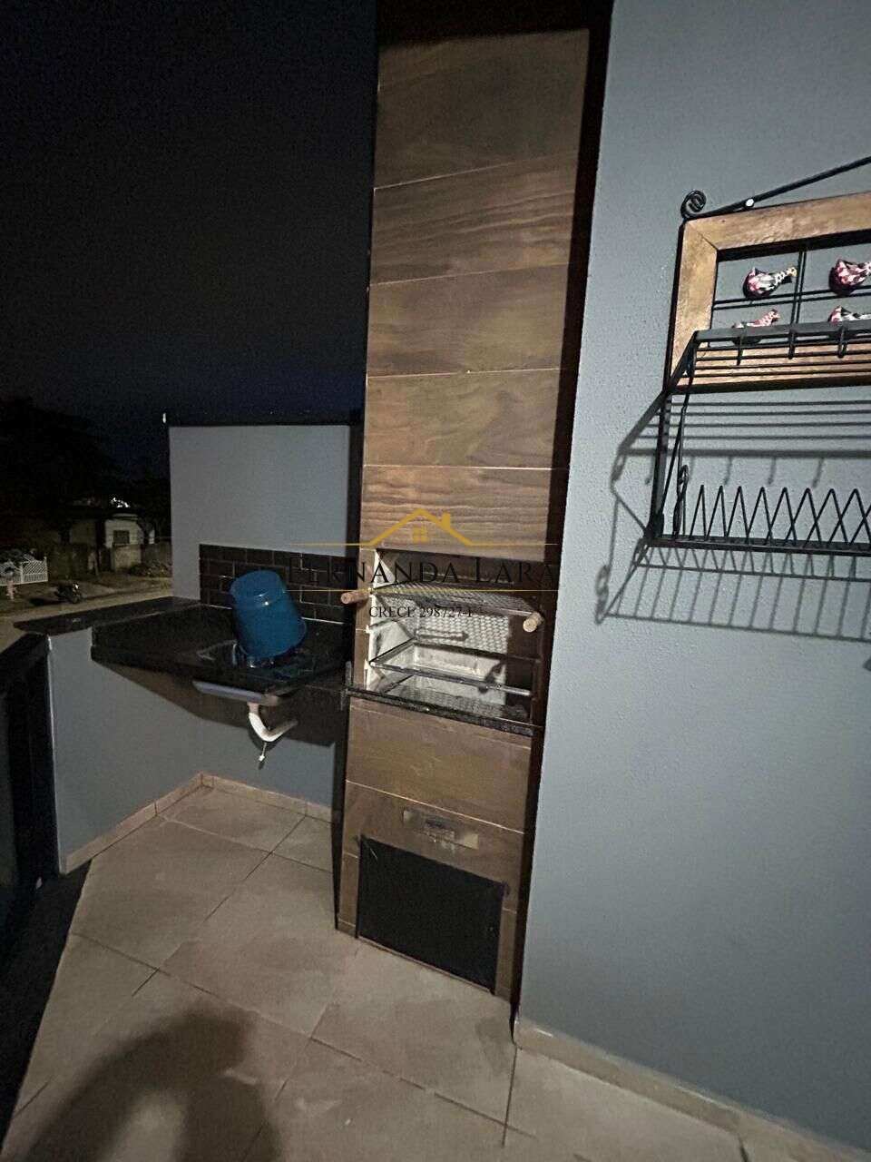 Casa à venda em Peruíbe, Jardim Brasil, com 2 quartos - Fernanda Lara Corretora