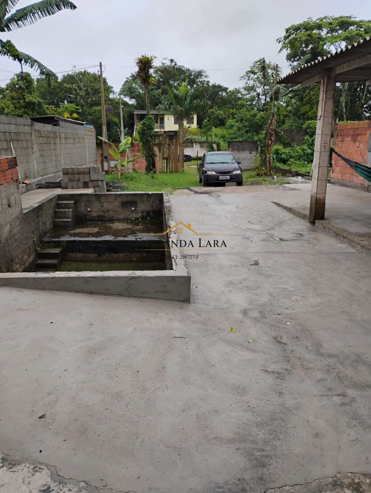 Casa à venda em Peruíbe, Jardim Somar, com 1 quarto, 300m² - Fernanda Lara Corretora