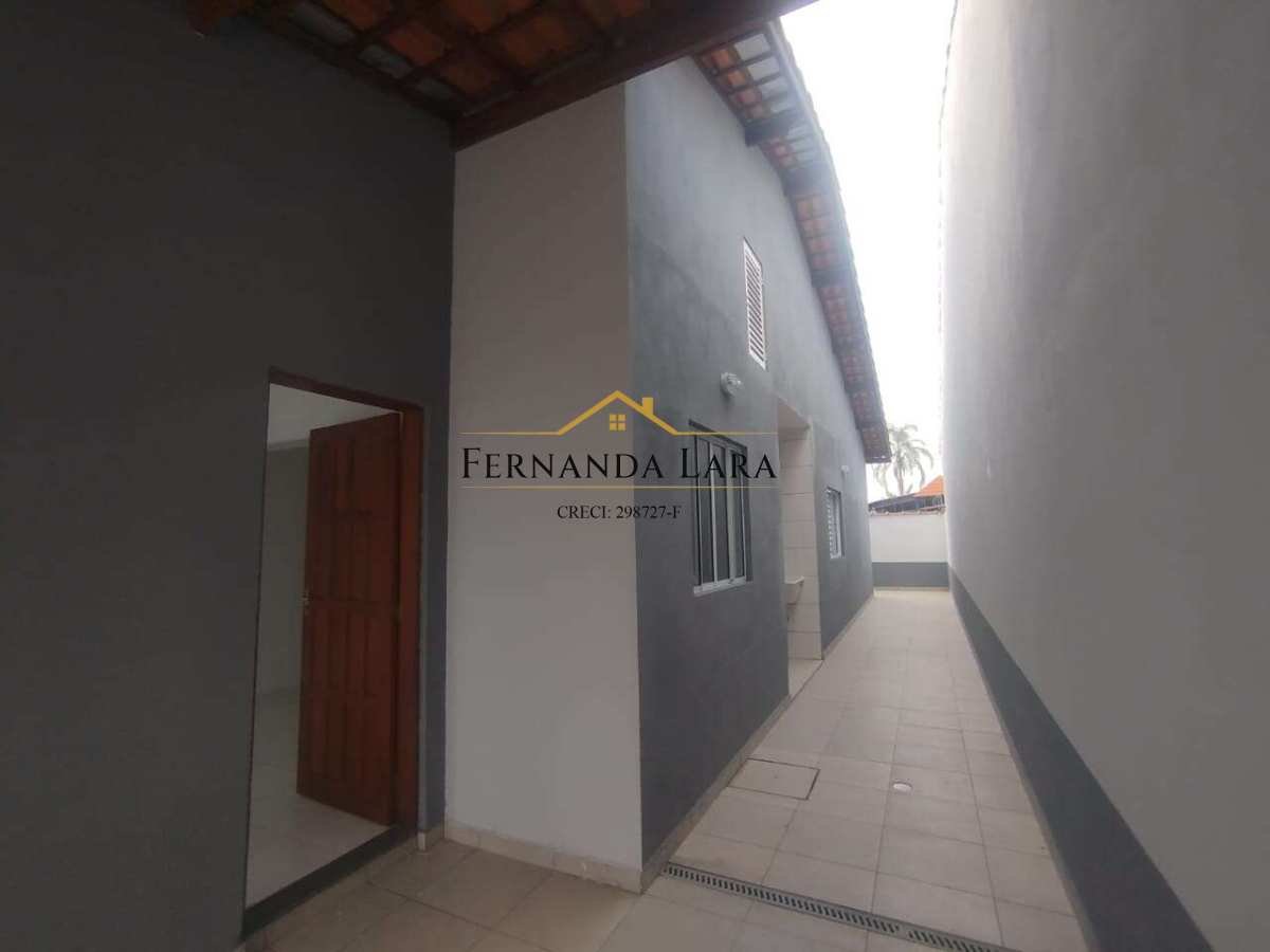 Casa à venda em Peruíbe, Jardim Somar, com 2 quartos, 77m² - Fernanda Lara Corretora