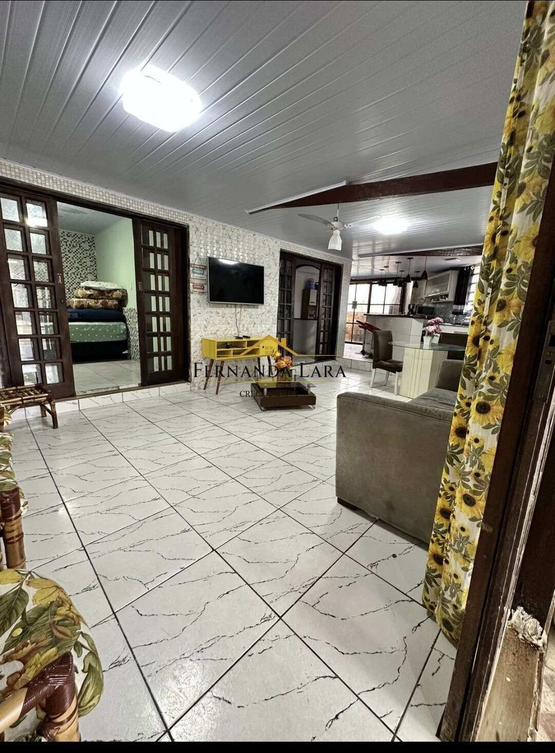 Casa à venda em Peruíbe, Jardim Veneza, com 2 quartos, 150m² - Fernanda Lara Corretora