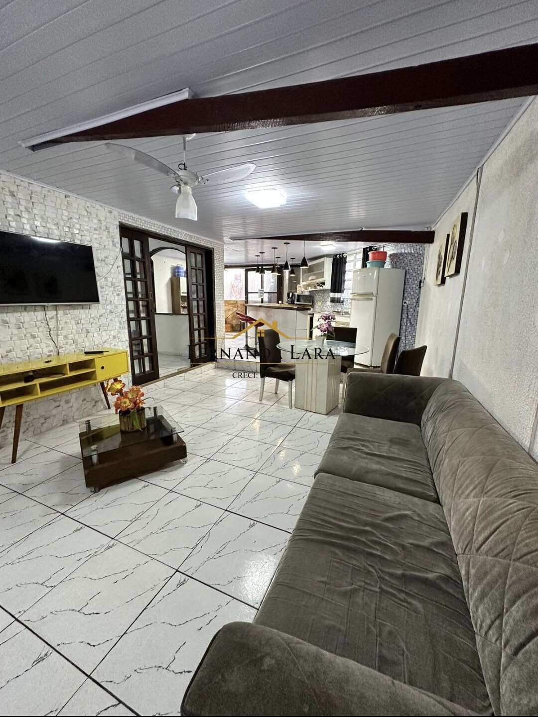 Casa à venda em Peruíbe, Jardim Veneza, com 2 quartos, 150m² - Fernanda Lara Corretora