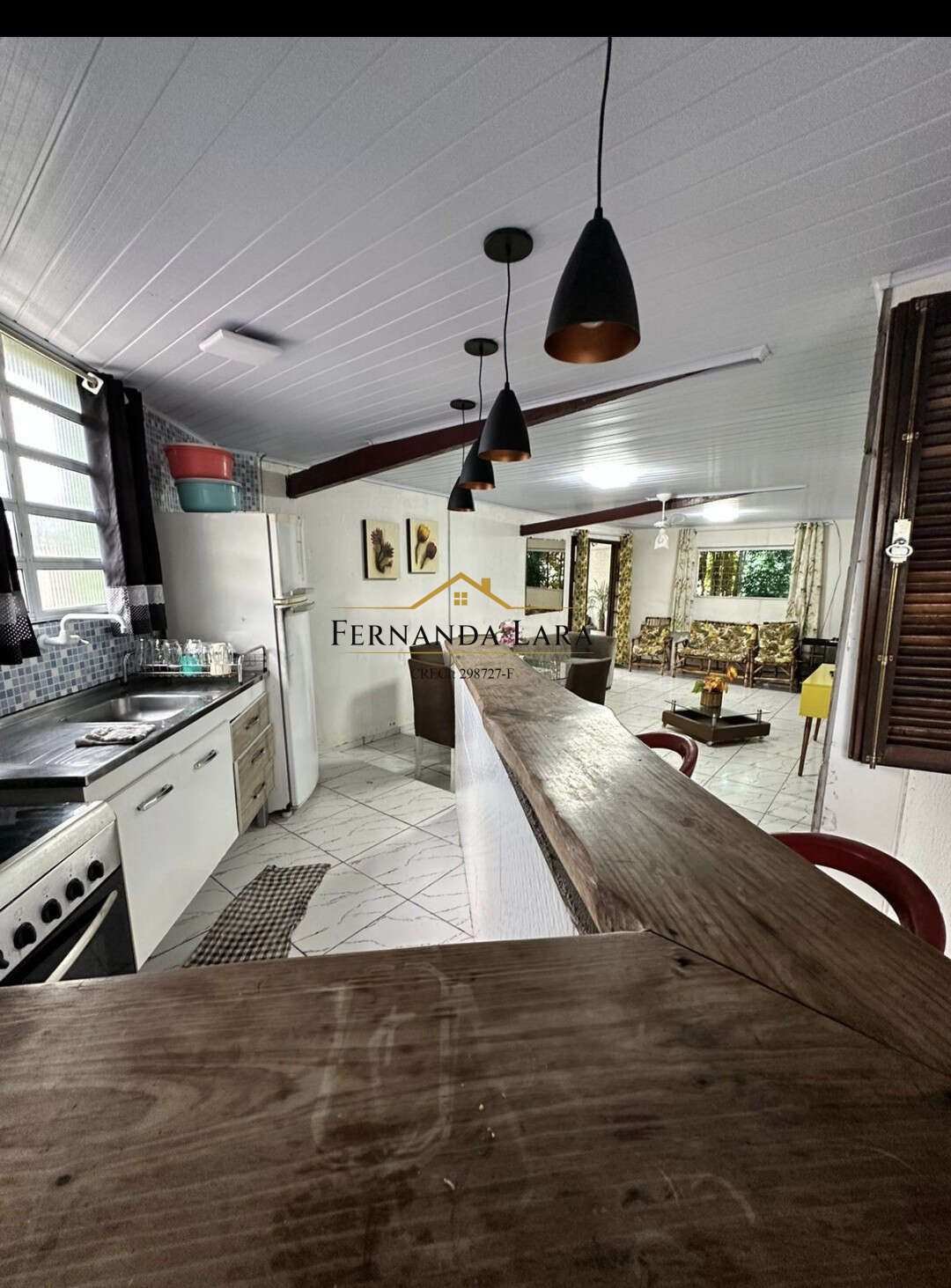 Casa à venda em Peruíbe, Jardim Veneza, com 2 quartos, 150m² - Fernanda Lara Corretora