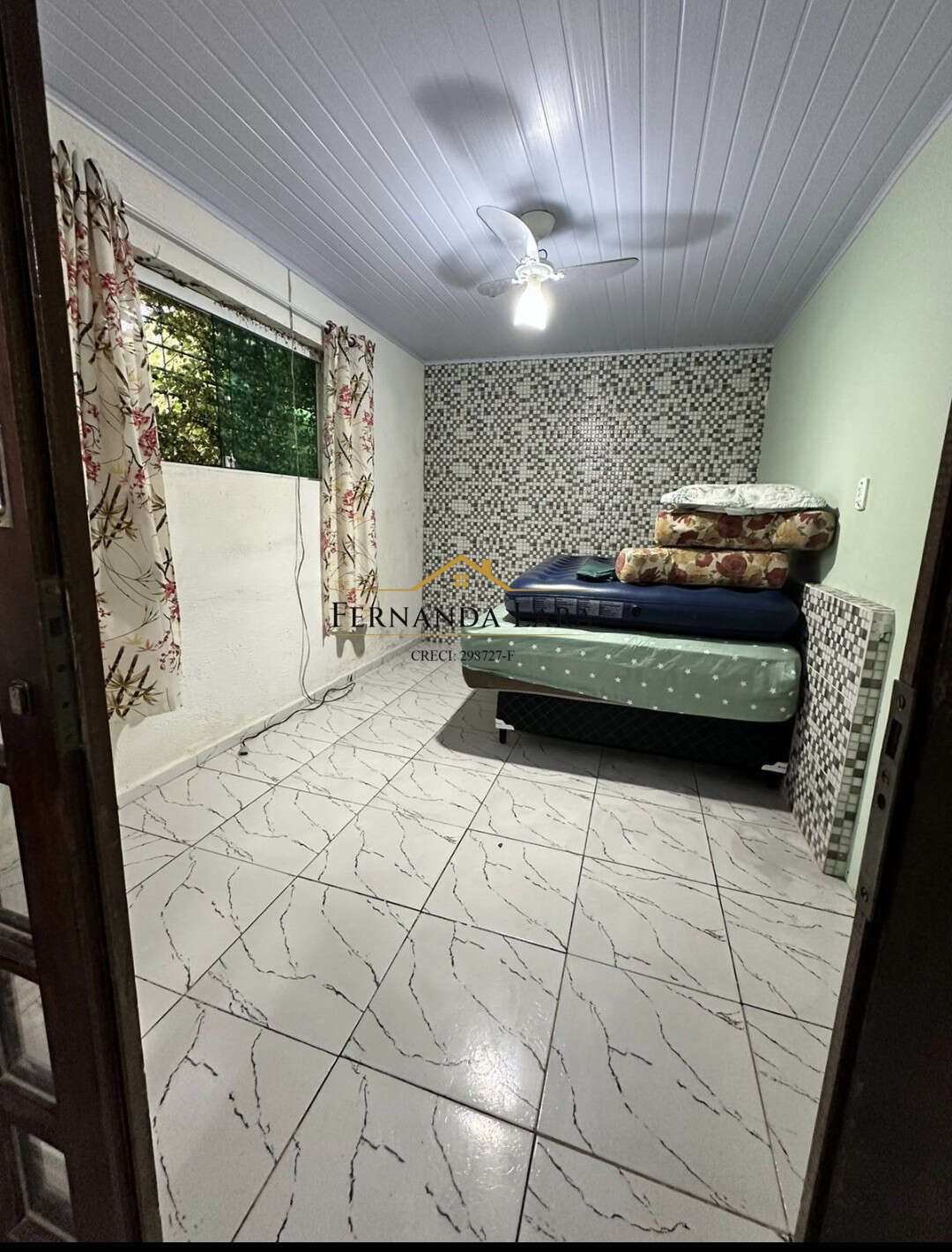 Casa à venda em Peruíbe, Jardim Veneza, com 2 quartos, 150m² - Fernanda Lara Corretora