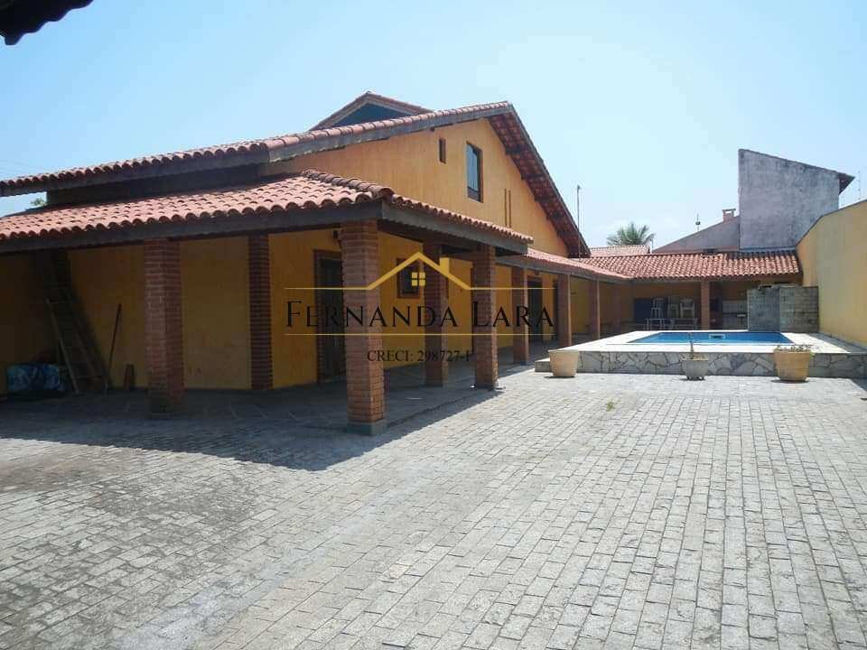 Casa à venda em Peruíbe, Maria Helena Novaes, com 3 quartos, 396m² - Fernanda Lara Corretora