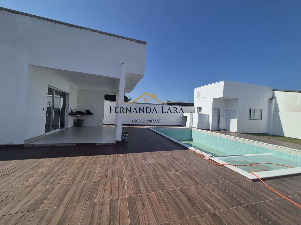 Casa à venda em Peruíbe, Maria Helena Novaes ( Padre Anchieta), com 3 quartos, 170m² - Fernanda Lara Corretora