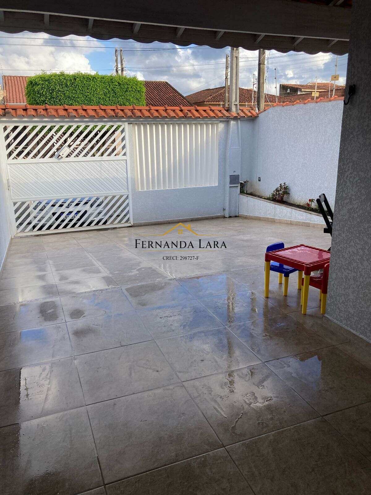 Casa à venda em Peruíbe, Parque Daville, com 2 quartos, 100m² - Fernanda Lara Corretora