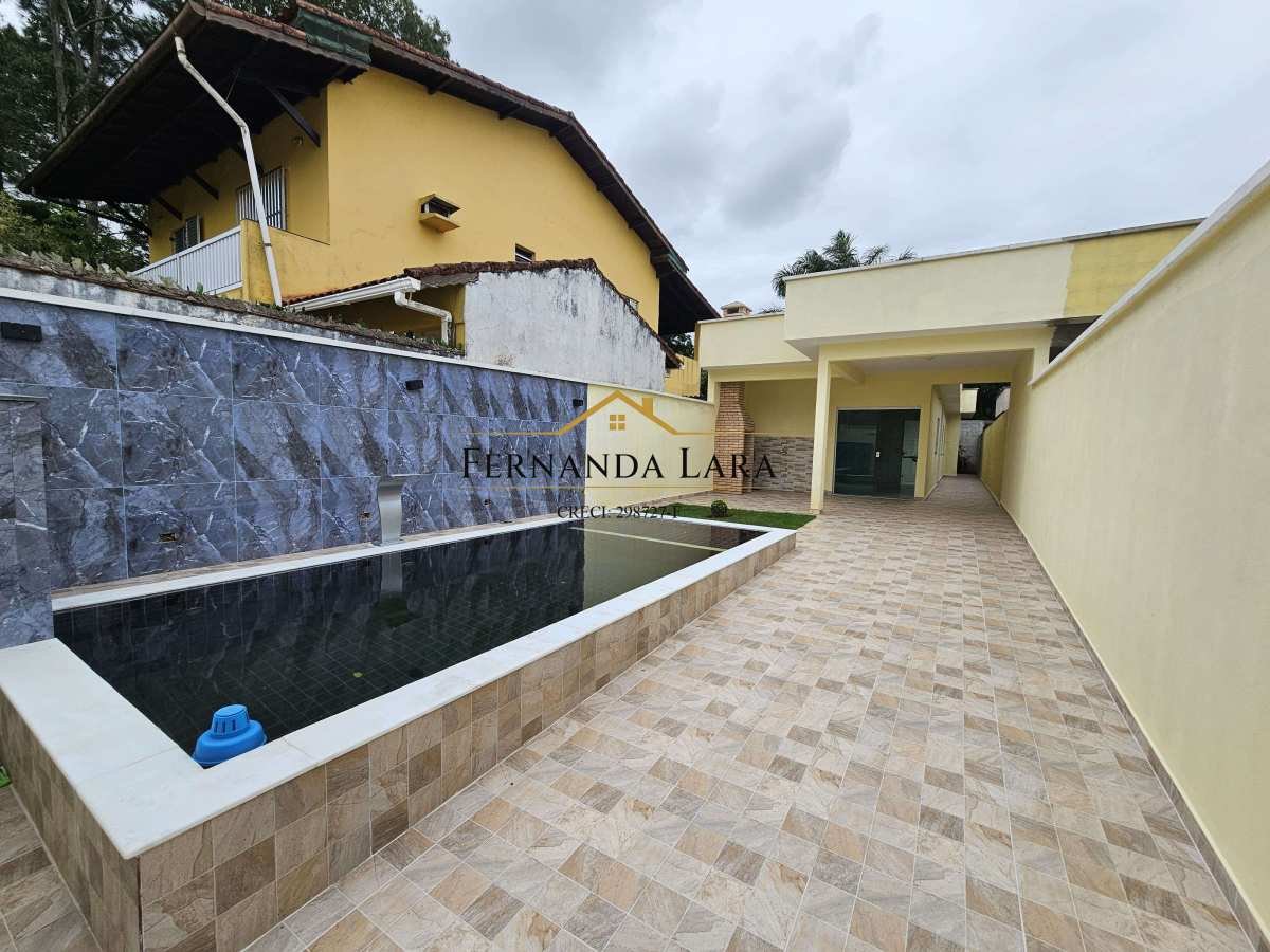 Casa à venda em Peruíbe, Parque Daville, com 3 quartos, 180m² - Fernanda Lara Corretora