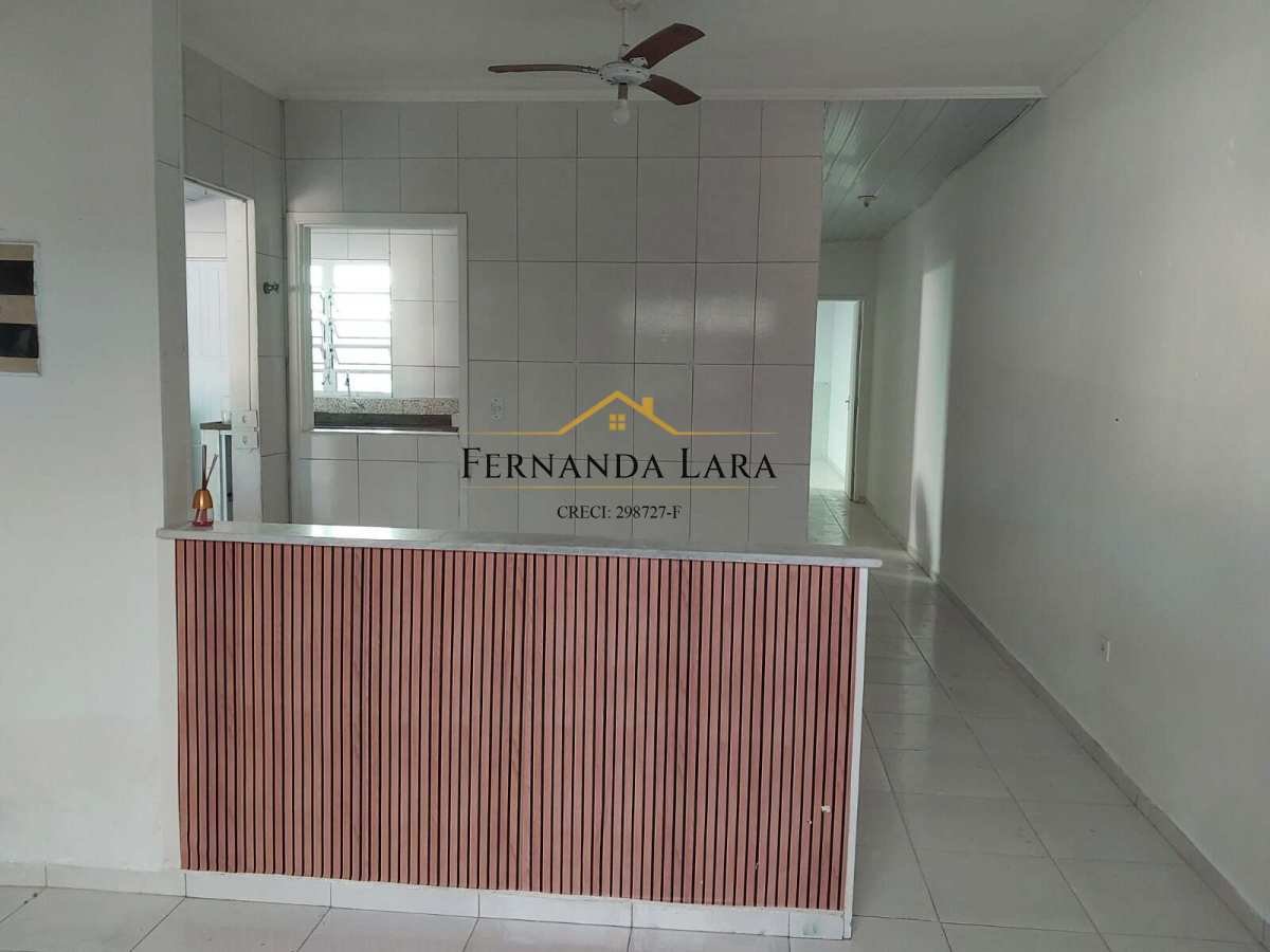 Casa à venda em Peruíbe, São João Batista, com 2 quartos, 72m² - Fernanda Lara Corretora