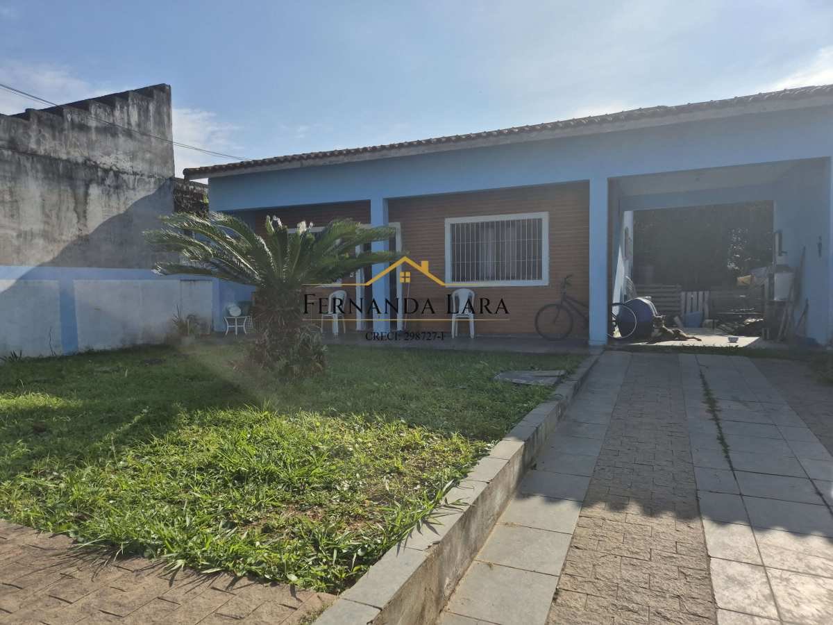 Casa à venda em Peruíbe, São joao batista, com 2 quartos, 70m² - Fernanda Lara Corretora