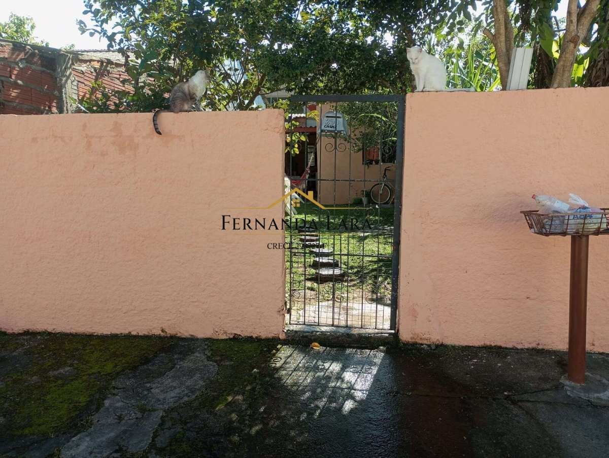 Casa à venda em Peruíbe, Veneza, com 2 quartos, 180m² - Fernanda Lara Corretora