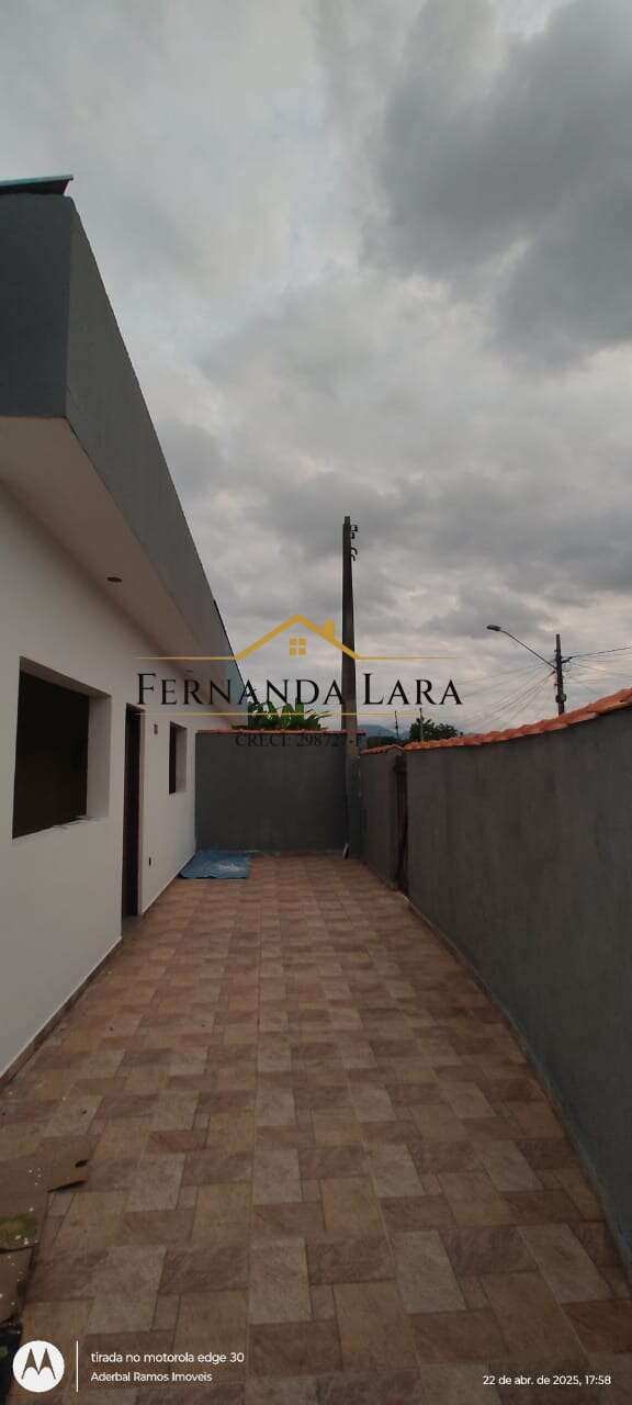 Casa à venda em Peruíbe, Vila ermida, com 2 quartos, 62,70m² - Fernanda Lara Corretora