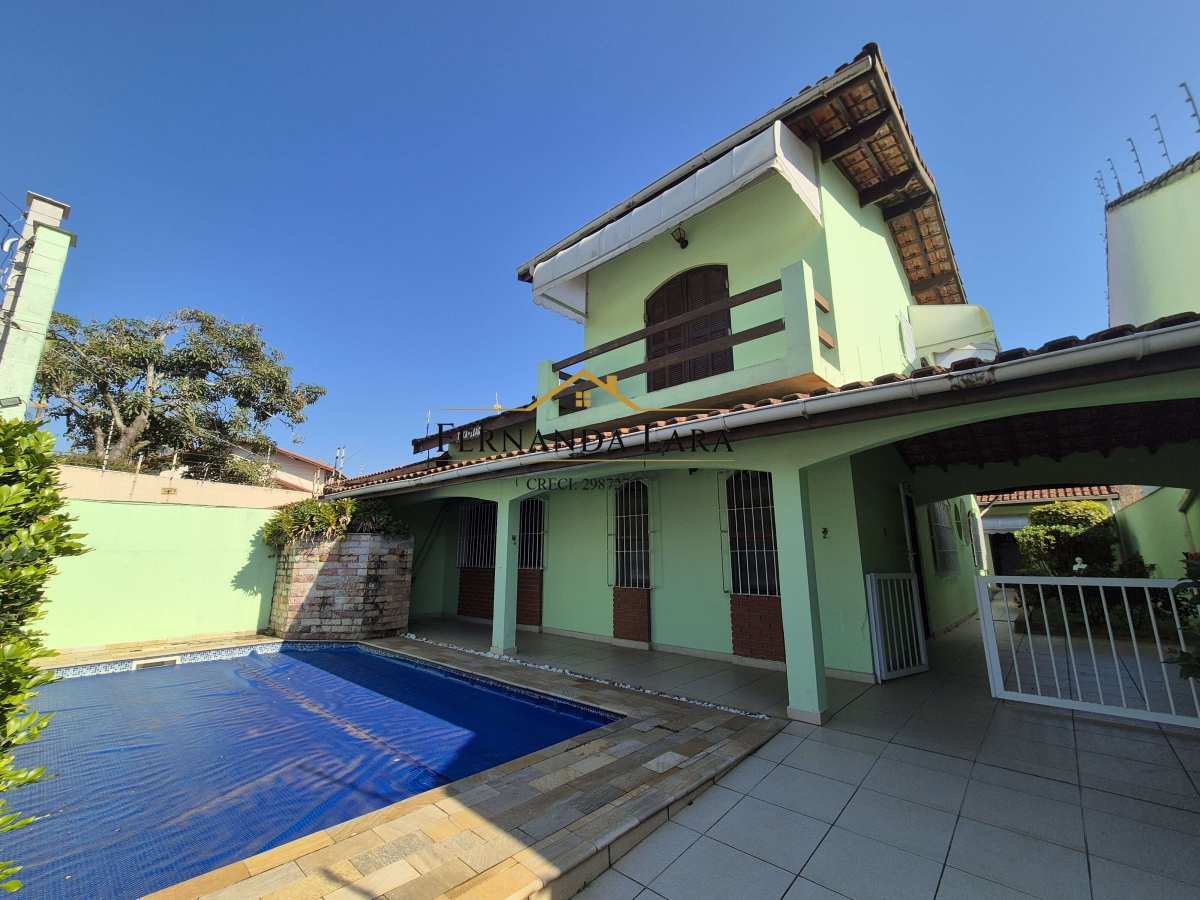 Sobrado à venda em Peruíbe, Josedy, com 6 quartos, 175m² - Fernanda Lara Corretora