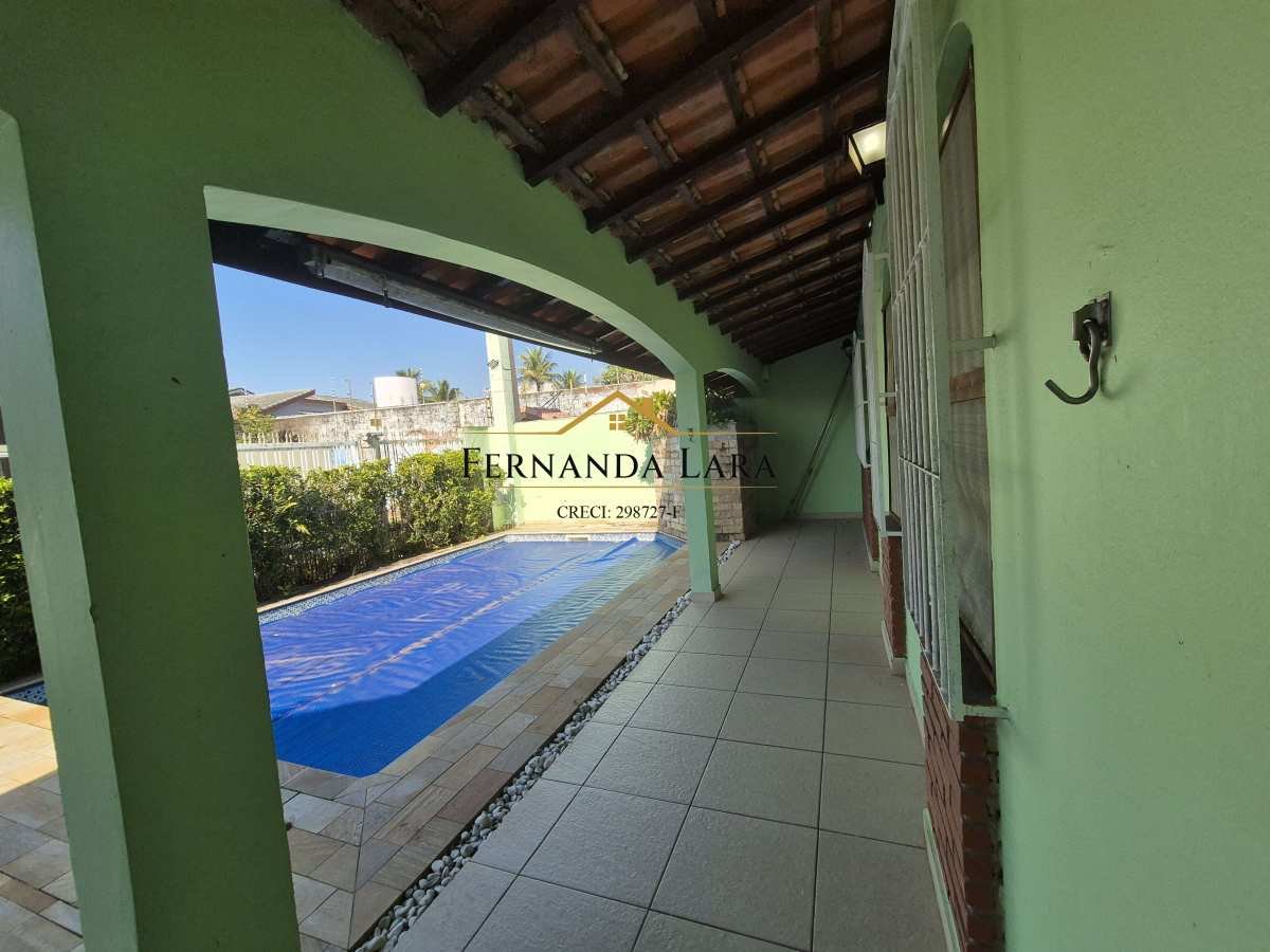 Sobrado à venda em Peruíbe, Josedy, com 6 quartos, 175m² - Fernanda Lara Corretora