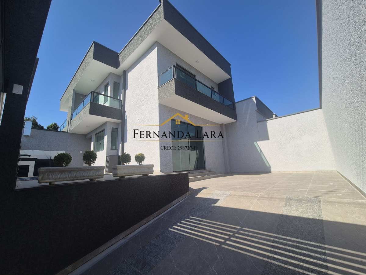 Sobrado à venda em Peruíbe, Ribamar, com 2 quartos, 160m² - Fernanda Lara Corretora