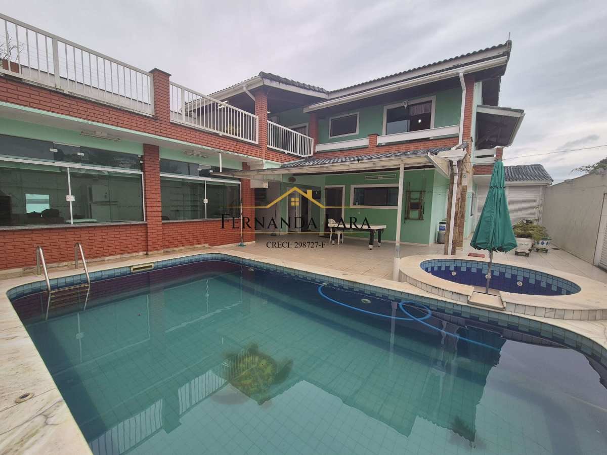 Sobrado à venda em Peruíbe, Stella Maris, com 4 quartos, 339m² - Fernanda Lara Corretora