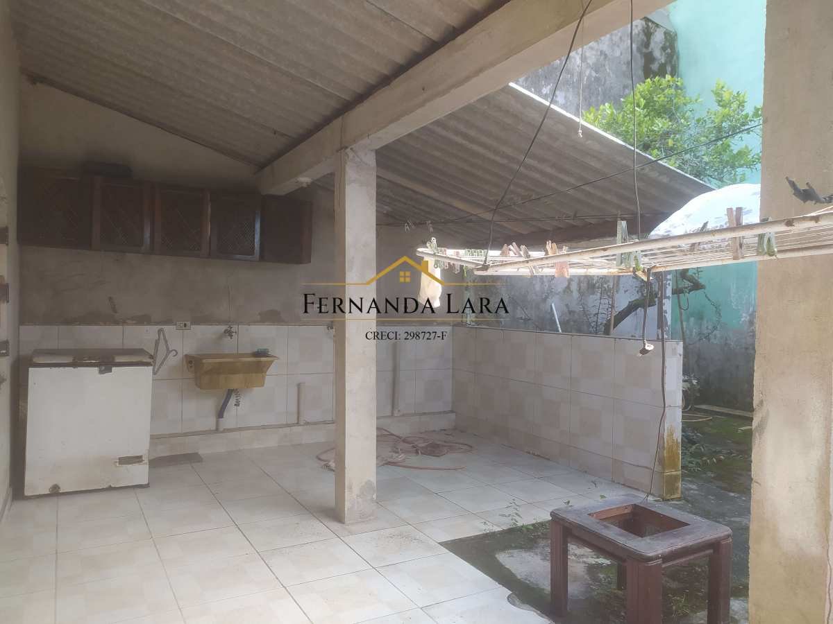 Sobrado à venda em Peruíbe, Vila Erminda, com 3 quartos, 207m² - Fernanda Lara Corretora