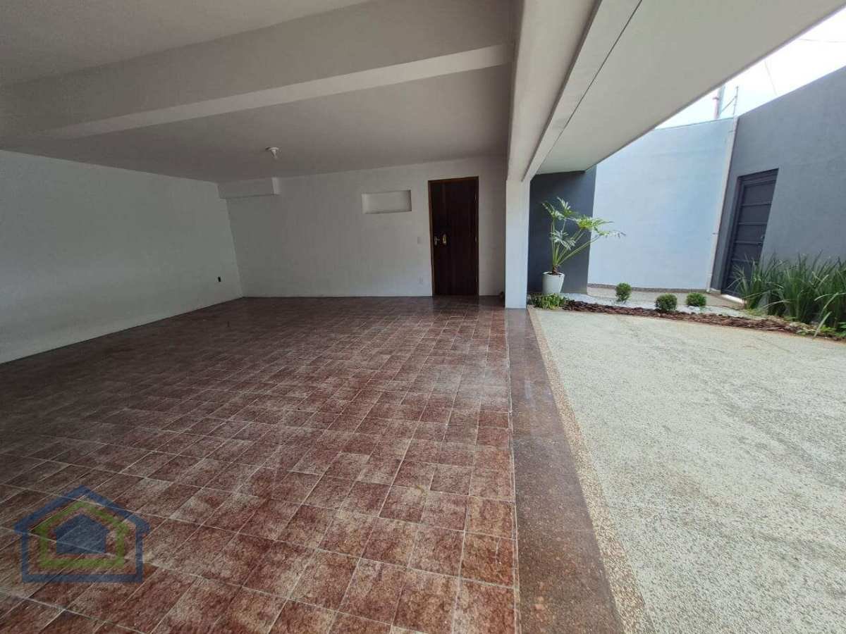 Linda Casa Térrea à Venda com 240m² de área  e 250m2 de Terreno Construída  Bairro Nova Petrópolis em São Bernardo do Campo - SP - Casarely Imóveis