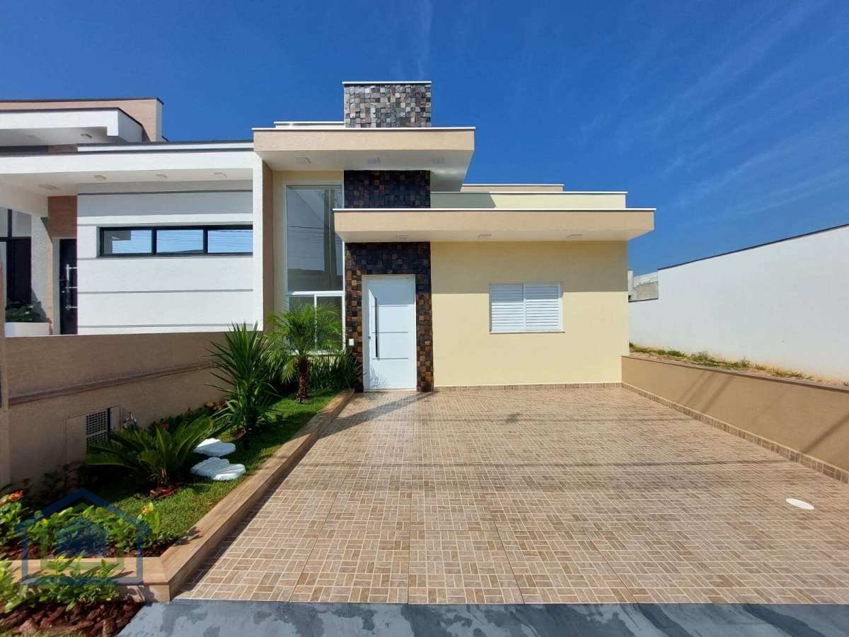 Linda Casa Térrea de 110m² de Área Construída e Terreno de 150m², à venda no excelente Condomínio Fechado Horto Florestal Villagio em Sorocaba - SP. - Casarely Imóveis
