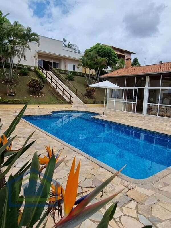 Linda Chácara em Condomínio Fechado Vitassay, de 1800m², de Terreno, com 340m² de área Construída em Boituva - SP. - Casarely Imóveis