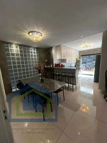 Lindo Sobrado à venda com 225m² de Área Construída, no bairro Olímpico - São Caetano do Sul - SP. - Casarely Imóveis