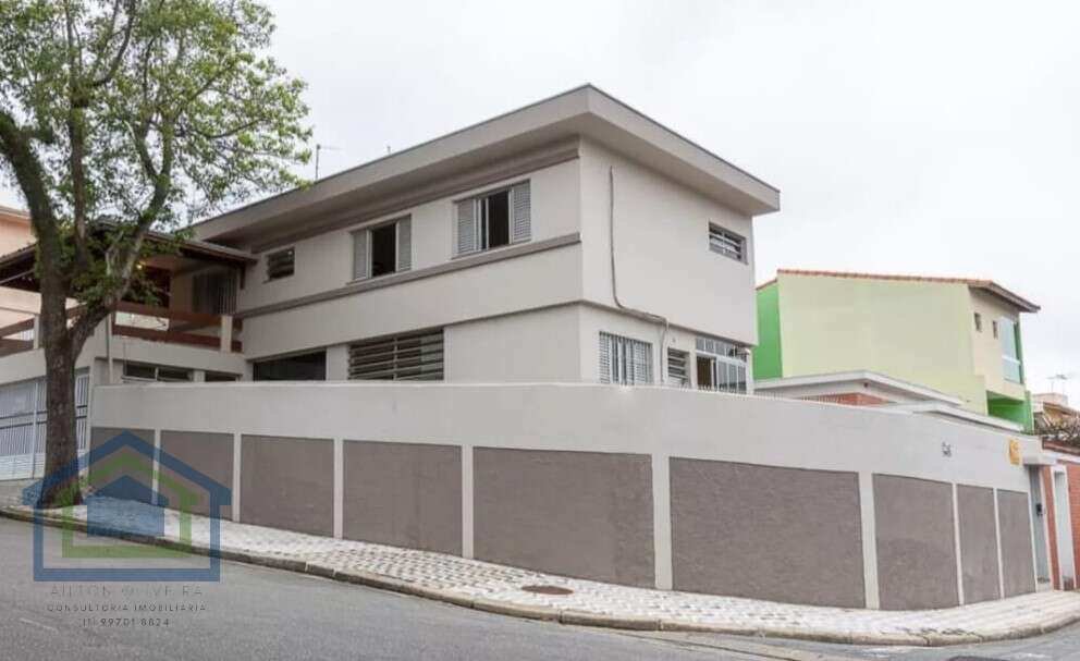 Lindo Sobrado à venda com 230m² de Área Construída, terreno de 200m², no bairro Nova Petrópolis em São Bernardo do Campo - SP. - Casarely Imóveis