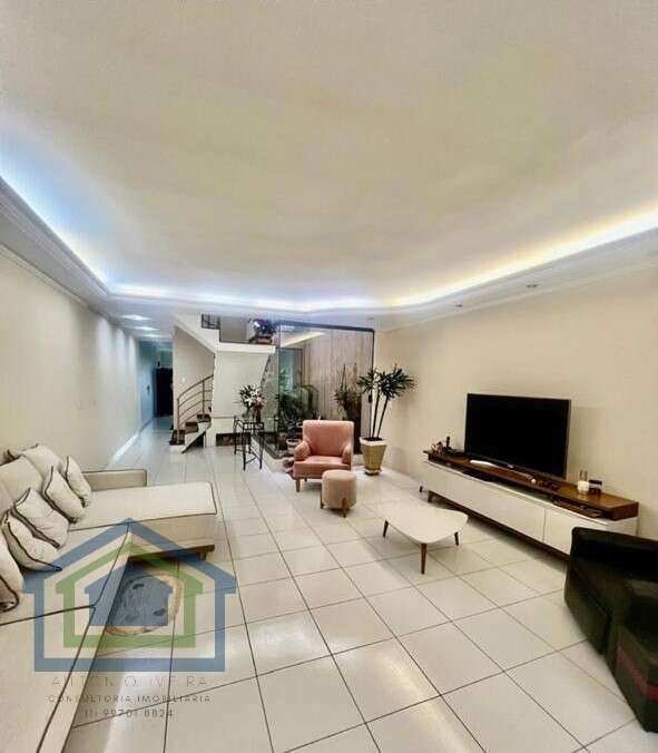 Lindo Sobrado à Venda com  440m² de Área Construída, no bairro Osvaldo Cruz - São Caetano do Sul - SP. - Casarely Imóveis