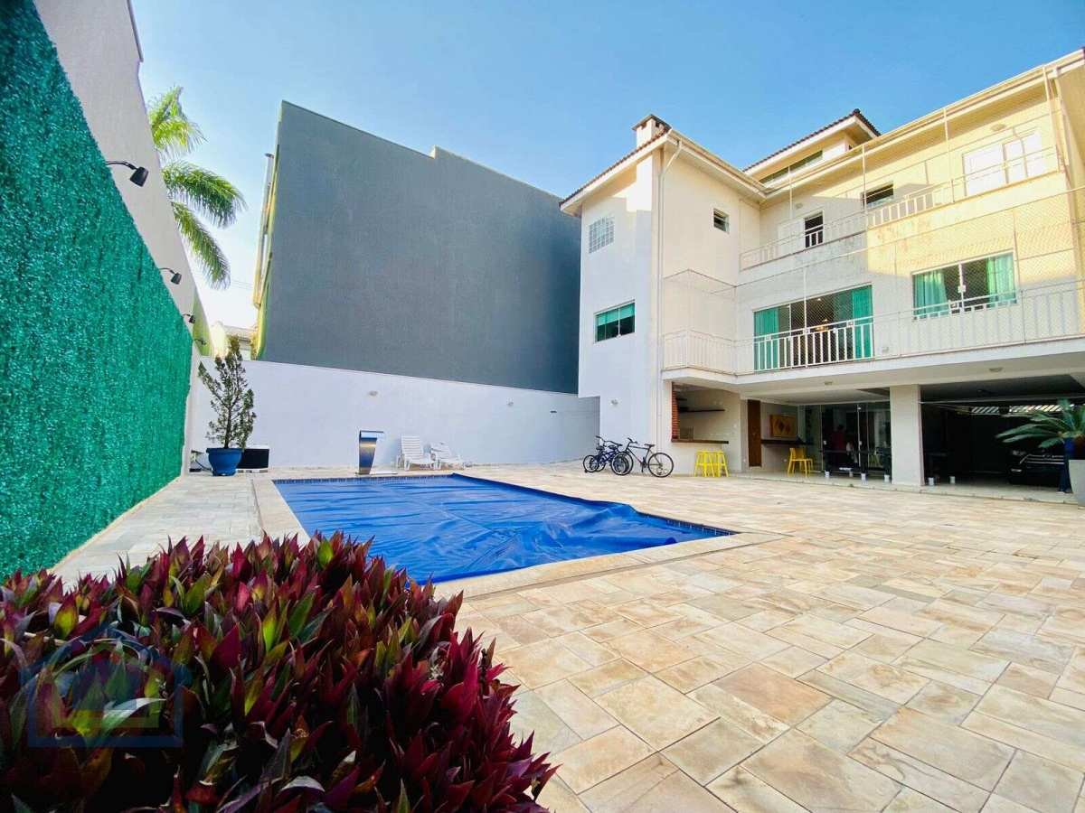 Lindo Sobrado à Venda com 478m² de área Construída  e 470m2 de Terreno,  no Condomínio Swiss Park,  Bairro Terra Nova ll em São Bernardo do Campo - SP - Casarely Imóveis