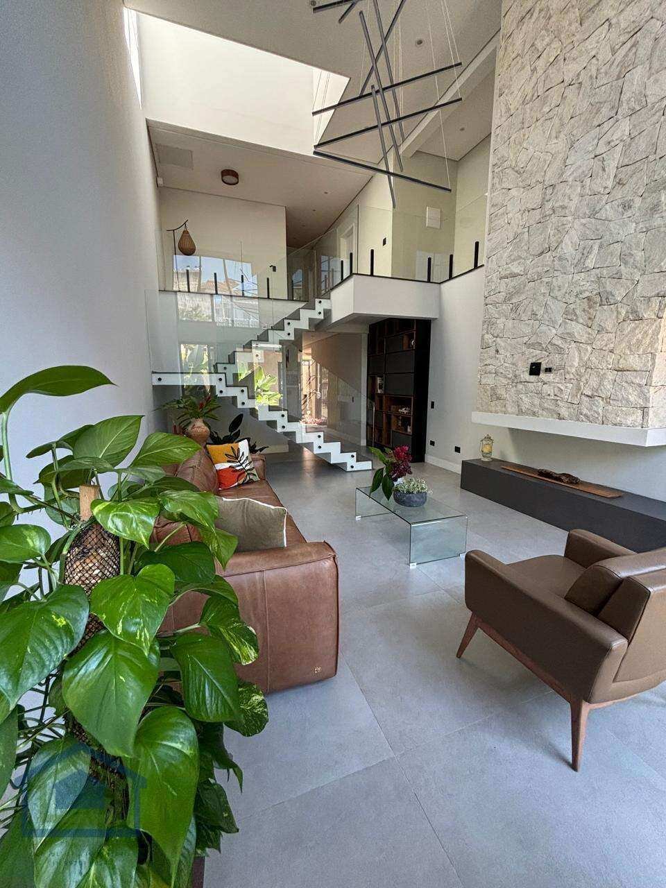 Lindo Sobrado com 04 Suítes, à Venda com 377m² de Área Construída, e  Terreno de 300m2 de  no Bairro Parque Espacial - SP - Casarely Imóveis