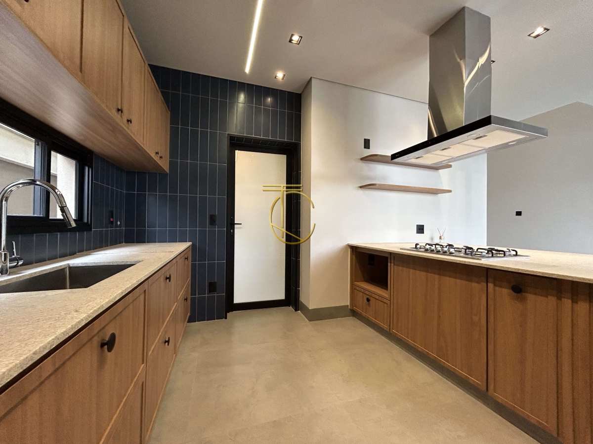 Sobrado em condomínio à venda com 3 quartos, 270,65m² - Vila do Golf,Ribeirão Preto