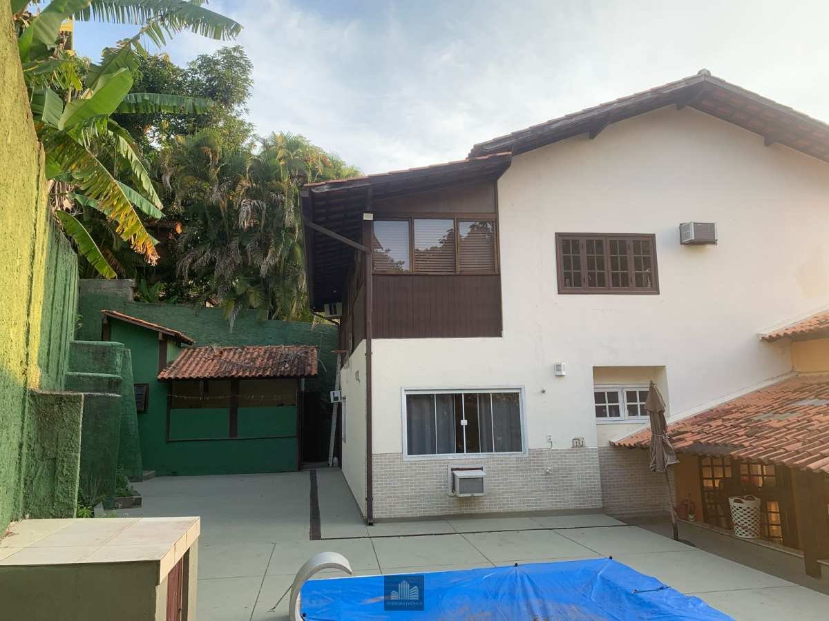  - Casa à venda, Badu, com 4 quartos, 300m²