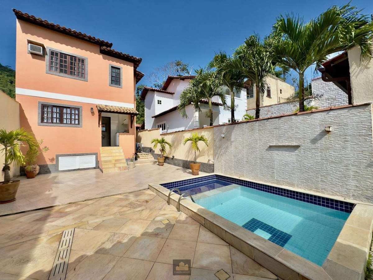 Casa à venda com 3 quartos, 284m² - Itaipu,Niterói