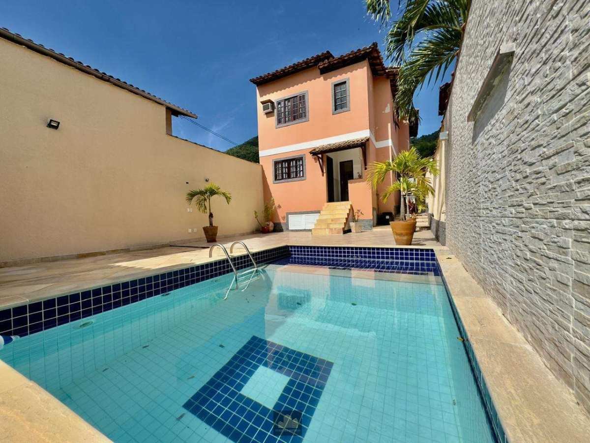 Casa à venda com 3 quartos, 284m² - Itaipu,Niterói