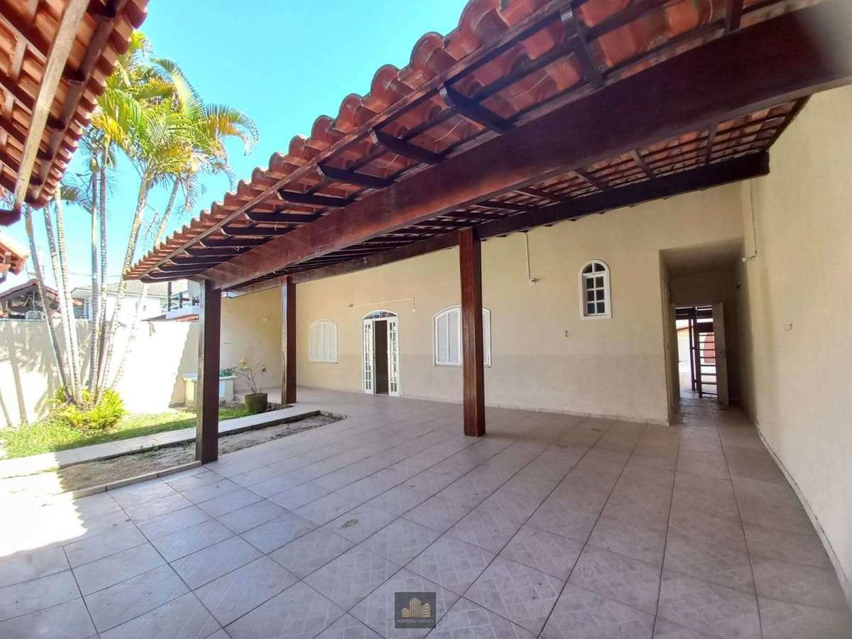  - Casa à venda em Niterói, Piratininga, com 3 quartos, 200m²