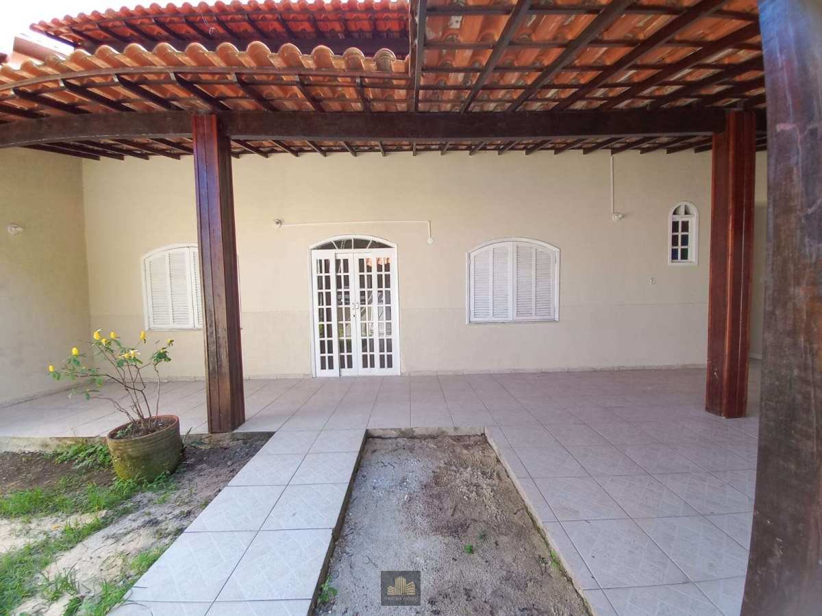  - Casa à venda em Niterói, Piratininga, com 3 quartos, 200m²